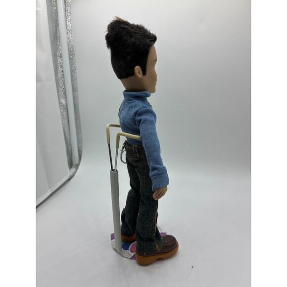 Bratz Boyz Eitan Doll with Blue Shirt & Jeans - MGA Entertainment - Picture 3 of 4